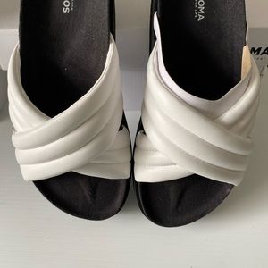 SONOMA FUSILLI SANDALS SIZE WOMENS 7 NEW